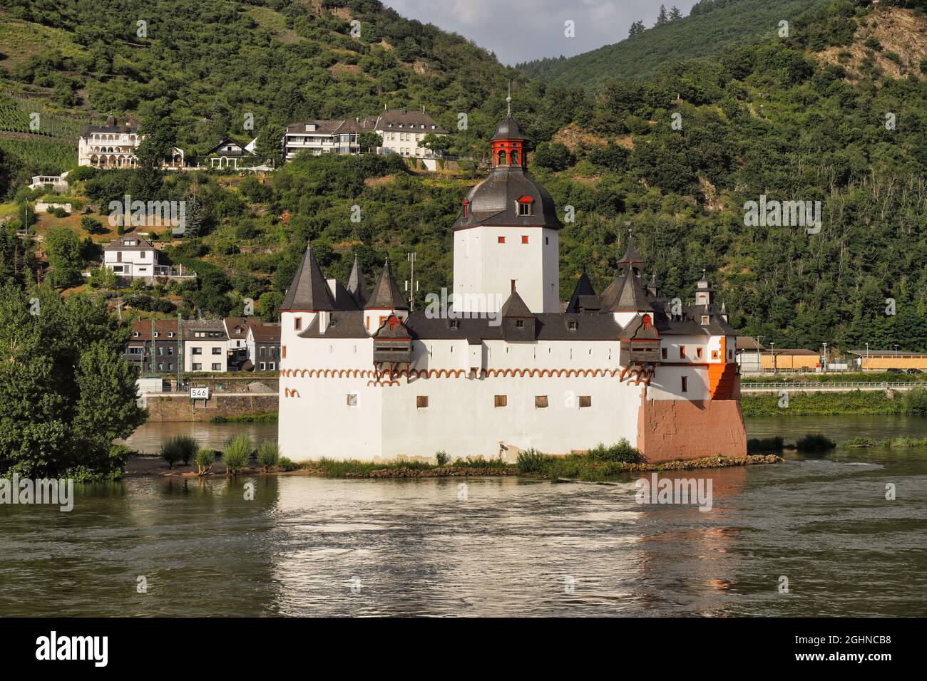 Schloss Pfalzgrafenstein, Insel im Rhein. Mittelalterliche Mautburg in der Rheinschlucht, Kaub, Oberes Mittelrheintal, Rheinland-Pfalz, Deutschland. Stockfoto