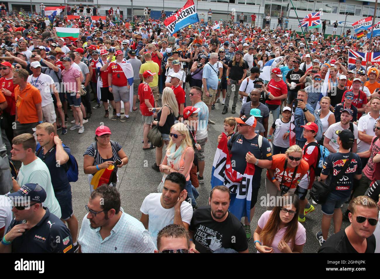 Fans auf dem Podium. 31.07.2016. Formel 1 Weltmeisterschaft, Rd 12, Großer Preis Von Deutschland, Hockenheim, Deutschland, Wettkampftag. Bildnachweis sollte lauten: XPB/Press Association Images. Stockfoto