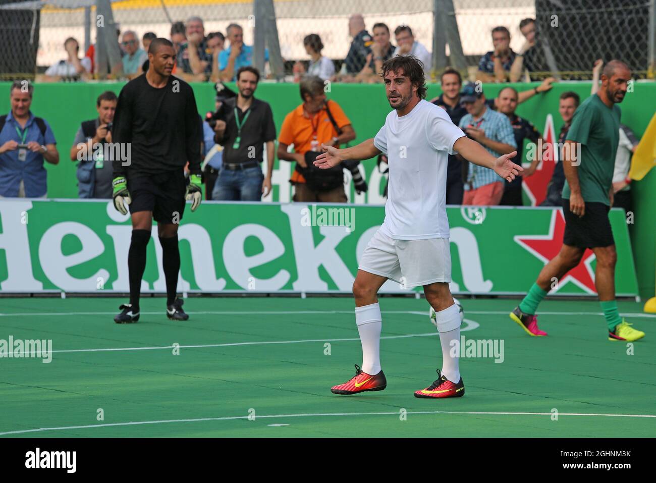 Fernando Alonso (ESP) McLaren beim wohltätigen Fußballspiel 5 pro Spielmannschaft. 01.09.2016. Formel 1 Weltmeisterschaft, Rd 14, Großer Preis Von Italien, Monza, Italien, Tag Der Vorbereitung. Bildnachweis sollte lauten: XPB/Press Association Images. Stockfoto