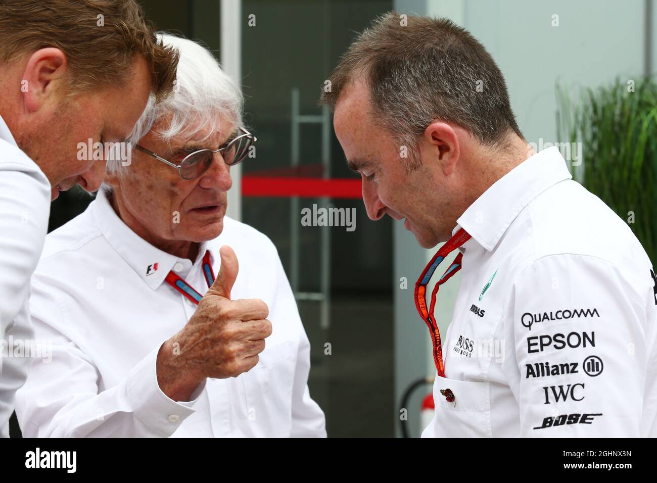 (L bis R): Bernie Ecclestone (GBR) mit Paddy Lowe (GBR) Mercedes AMG F1 Executive Director (Technical). 11.11.2016. Formel-1-Weltmeisterschaft, Rd 20, Großer Preis Von Brasilien, Sao Paulo, Brasilien, Übungstag. Bildnachweis sollte lauten: XPB/Press Association Images. Stockfoto