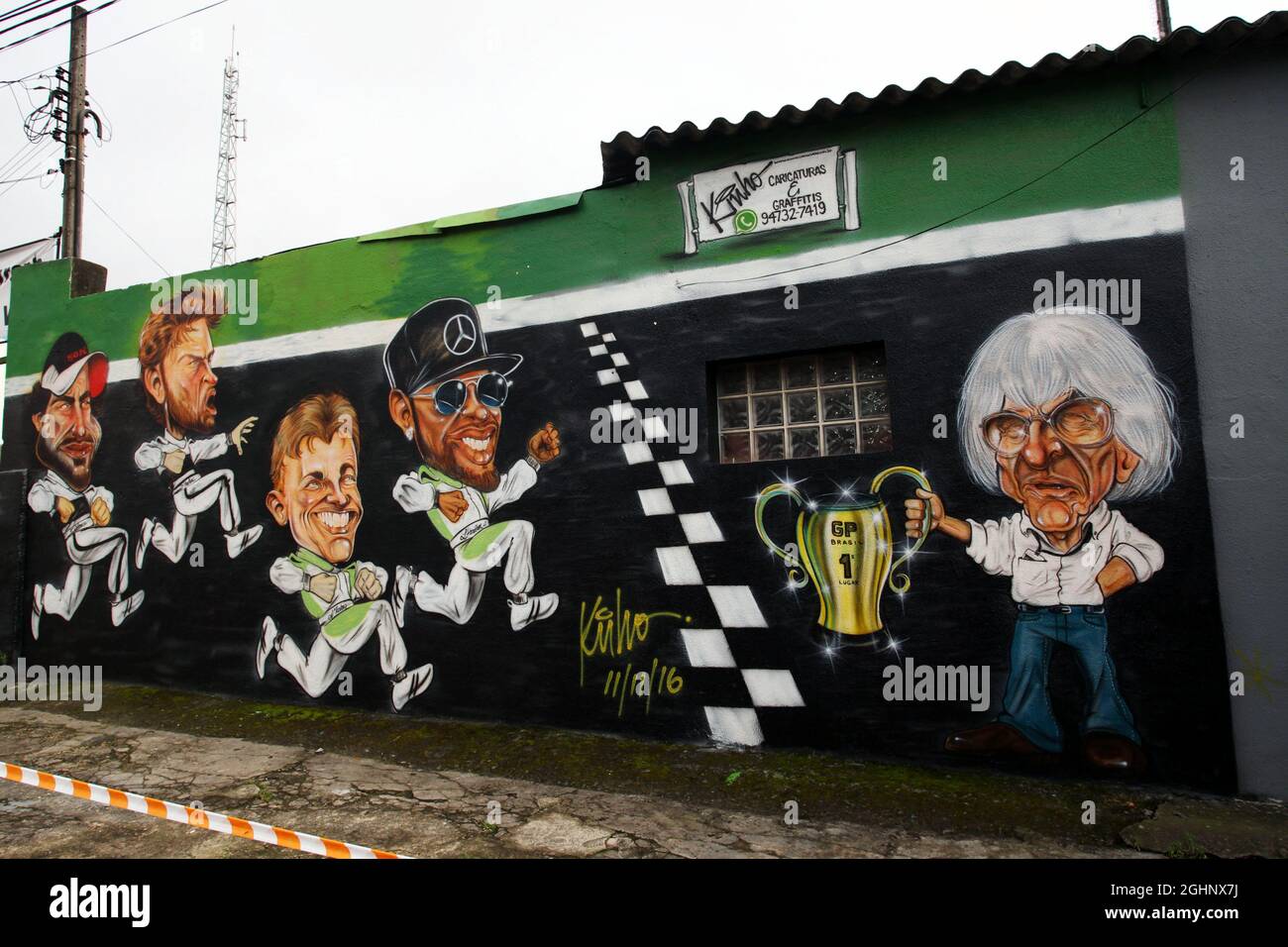 F1-Themen Graffiti Art. 12.11.2016. Formel-1-Weltmeisterschaft, Rd 20, Großer Preis Von Brasilien, Sao Paulo, Brasilien, Qualifizierender Tag. Bildnachweis sollte lauten: XPB/Press Association Images. Stockfoto