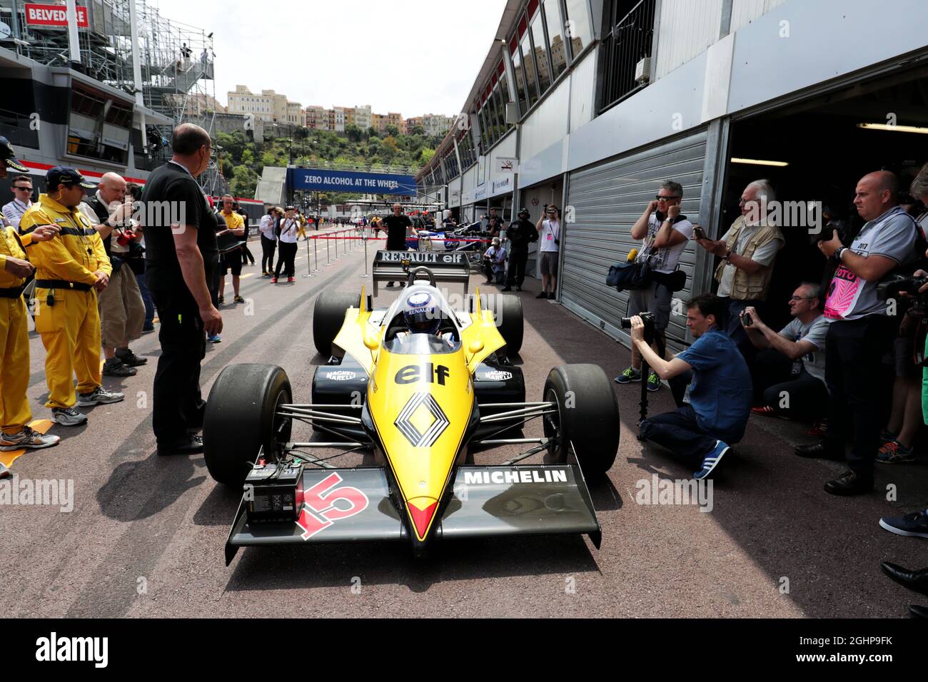 Alain Prost (FRA) Renault Sport F1 Team Special Advisor im Renault RE40. 26.05.2017. Formel-1-Weltmeisterschaft, Rd 6, Großer Preis Von Monaco, Monte Carlo, Monaco, Freitag. Bildnachweis sollte lauten: XPB/Press Association Images. Stockfoto