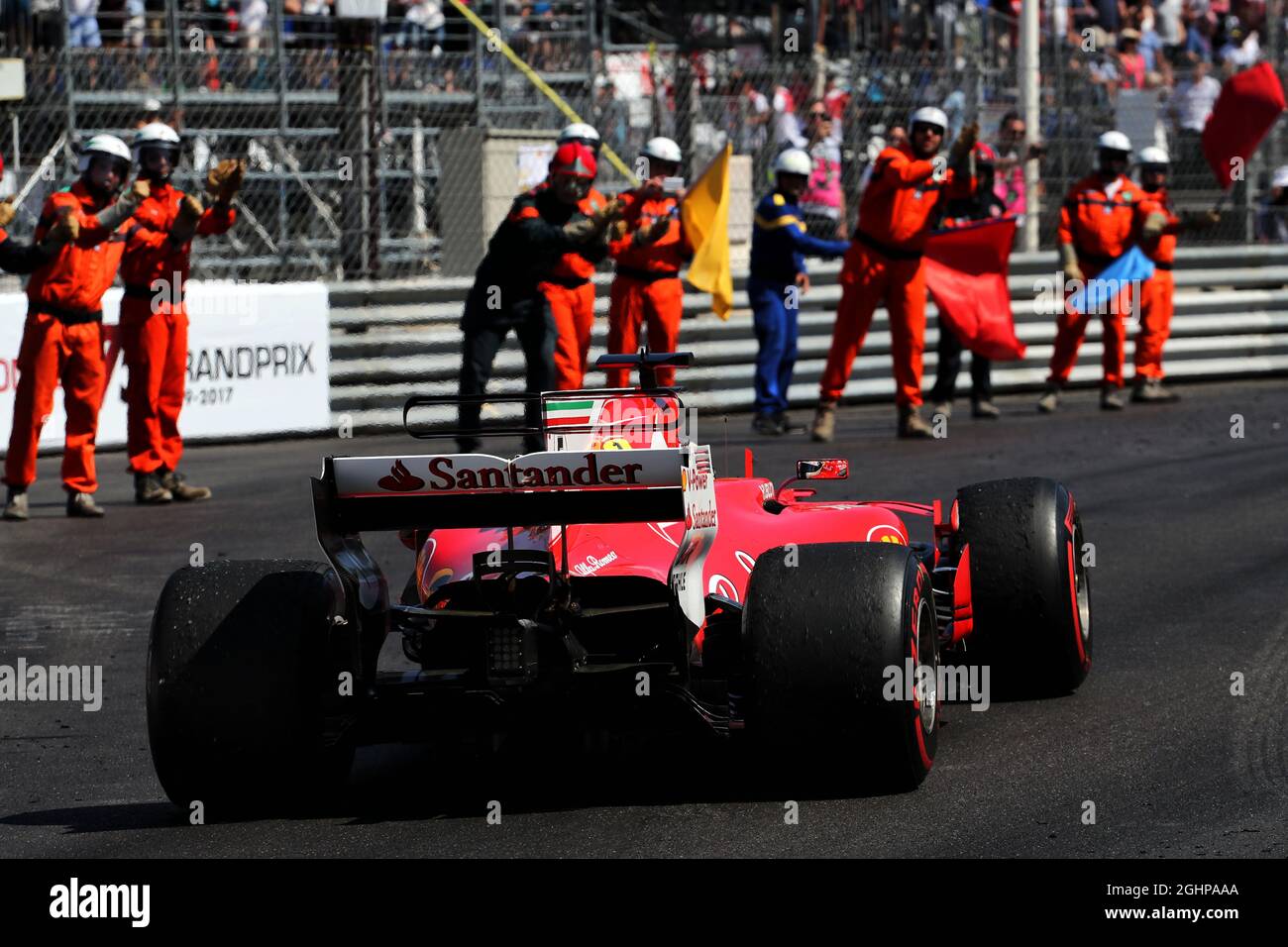 Rennsieger Sebastian Vettel (GER) Ferrari SF70H am Ende des Rennens. 28.05.2017. Formel-1-Weltmeisterschaft, Rd 6, Großer Preis Von Monaco, Monte Carlo, Monaco, Wettkampftag. Bildnachweis sollte lauten: XPB/Press Association Images. Stockfoto