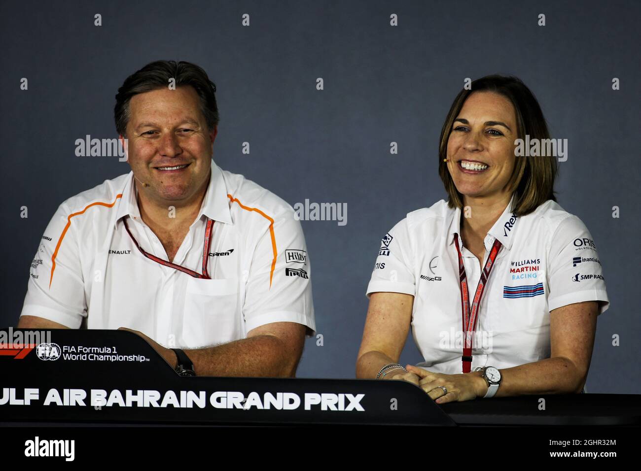 (L bis R): ZAK Brown (USA) McLaren Executive Director und Claire Williams (GBR) Williams Stellvertretende Teamleiterin bei der FIA-Pressekonferenz. 06.04.2018. Formel-1-Weltmeisterschaft, Rd 2, Großer Preis Von Bahrain, Sakhir, Bahrain, Praxistag Bildnachweis sollte lauten: XPB/Press Association Images. Stockfoto