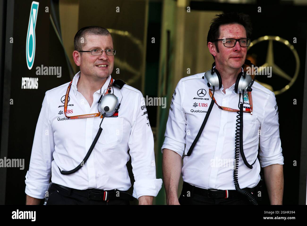 Andrew Shovlin (GBR) Mercedes AMG F1 Engineer (rechts). 07.04.2018. Formel-1-Weltmeisterschaft, Rd 2, Großer Preis Von Bahrain, Sakhir, Bahrain, Qualifizierender Tag. Bildnachweis sollte lauten: XPB/Press Association Images. Stockfoto
