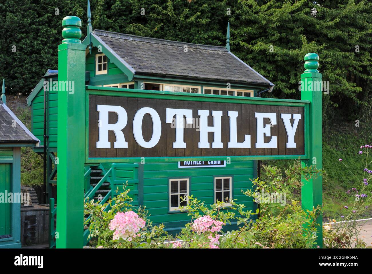 Rothley-Schild auf der Great Central Railway, einer historischen Dampfeisenbahn, die zwischen Loughborough und Leicester, Leicestershire, England, Großbritannien, führt Stockfoto