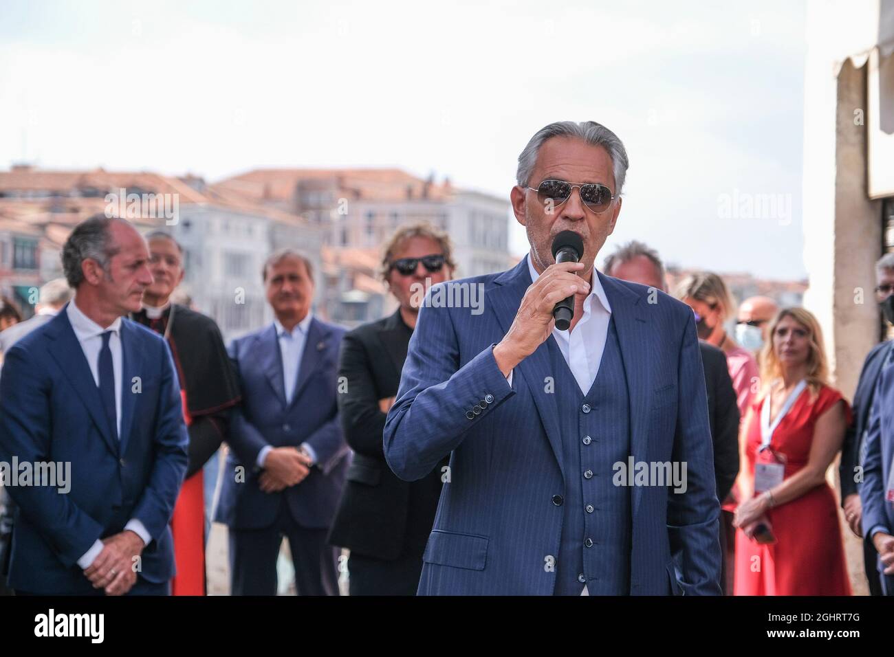 Venedig, Italien. 7. September 2021Andrea Bocelli singt während der Einweihung der Rialtobrücke Stockfoto