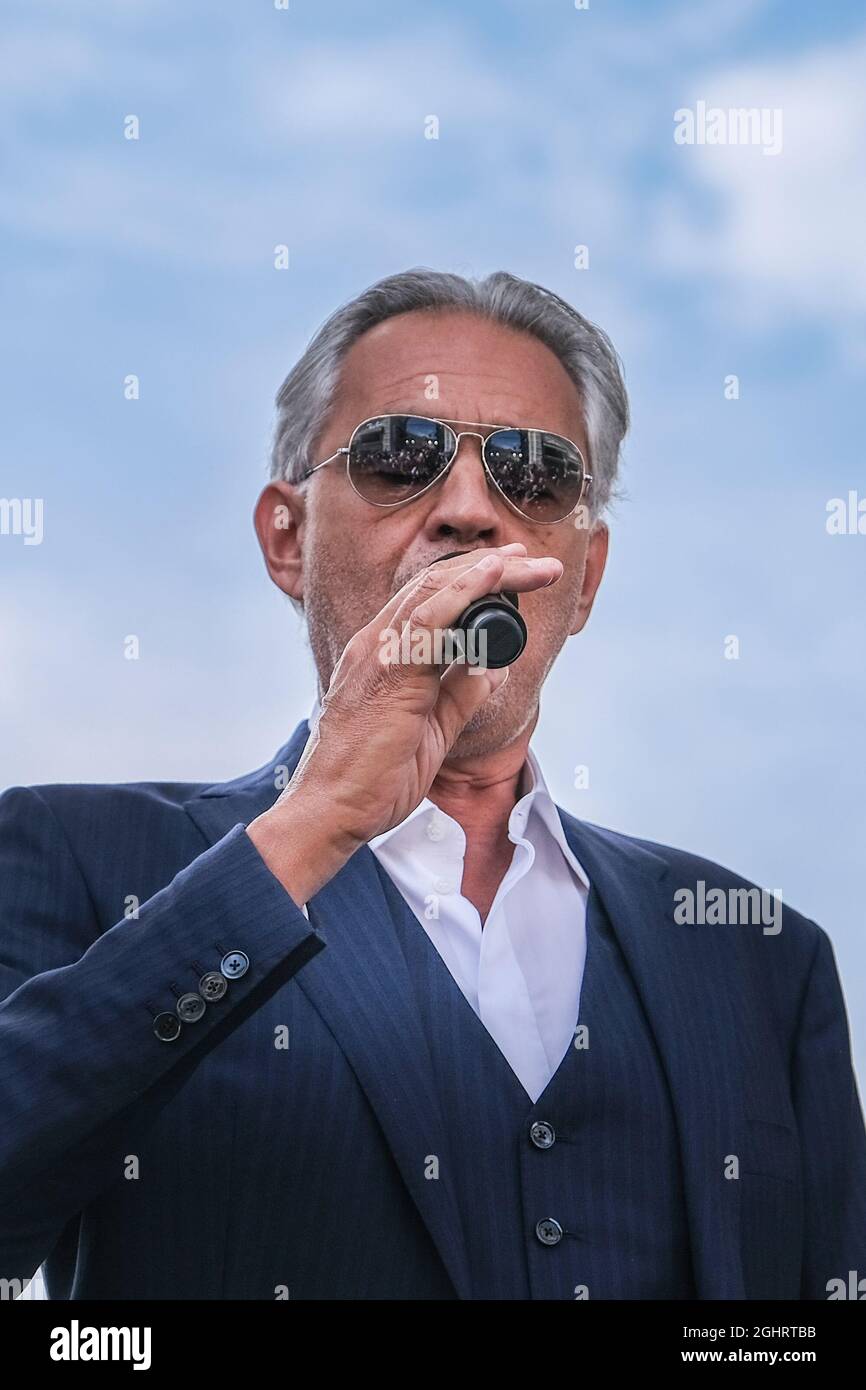 Venedig, Italien. 7. September 2021Andrea Bocelli singt während der Einweihung der Rialtobrücke Stockfoto