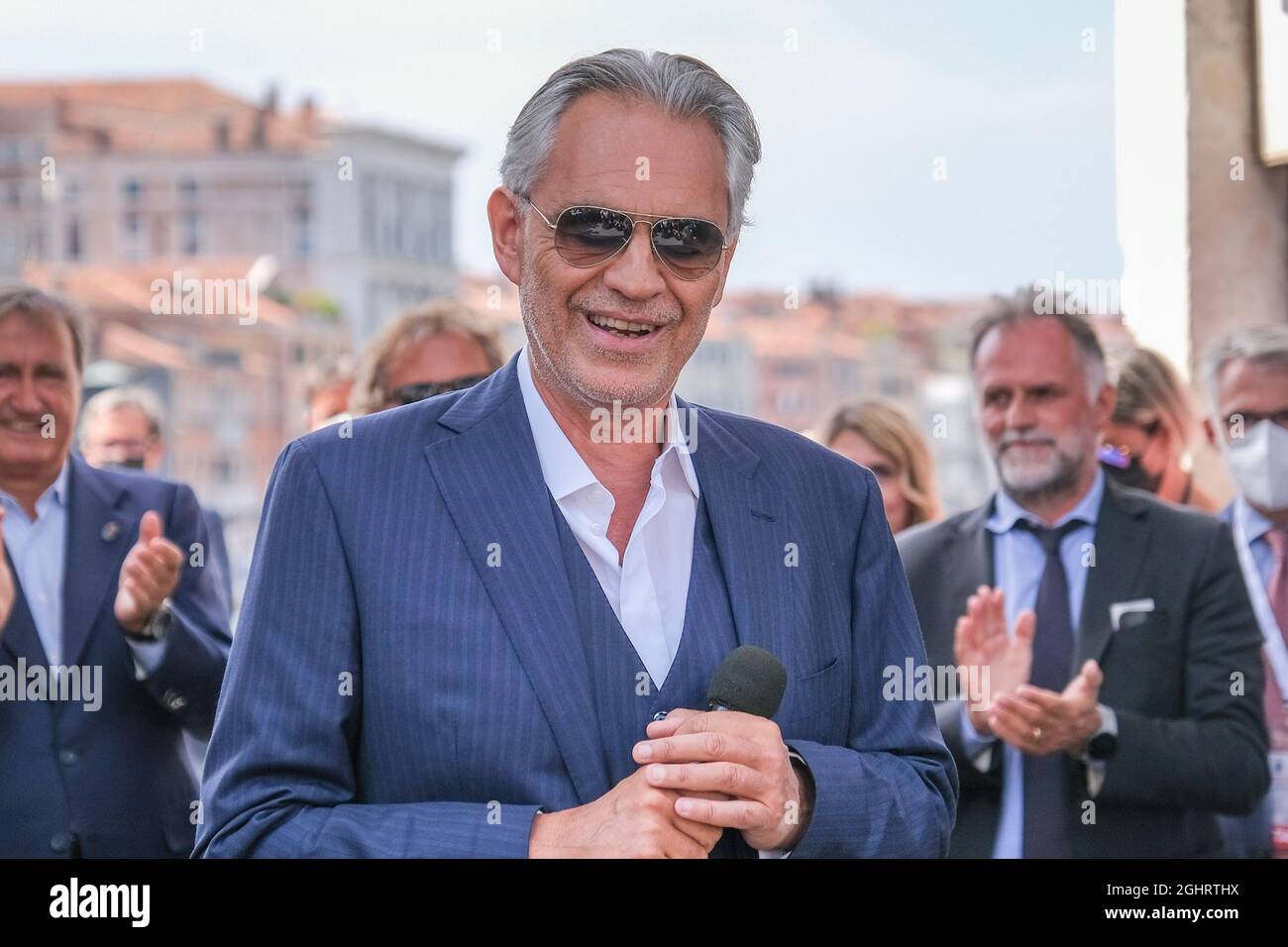Venedig, Italien. 7. September 2021Andrea Bocelli singt während der Einweihung der Rialtobrücke Stockfoto