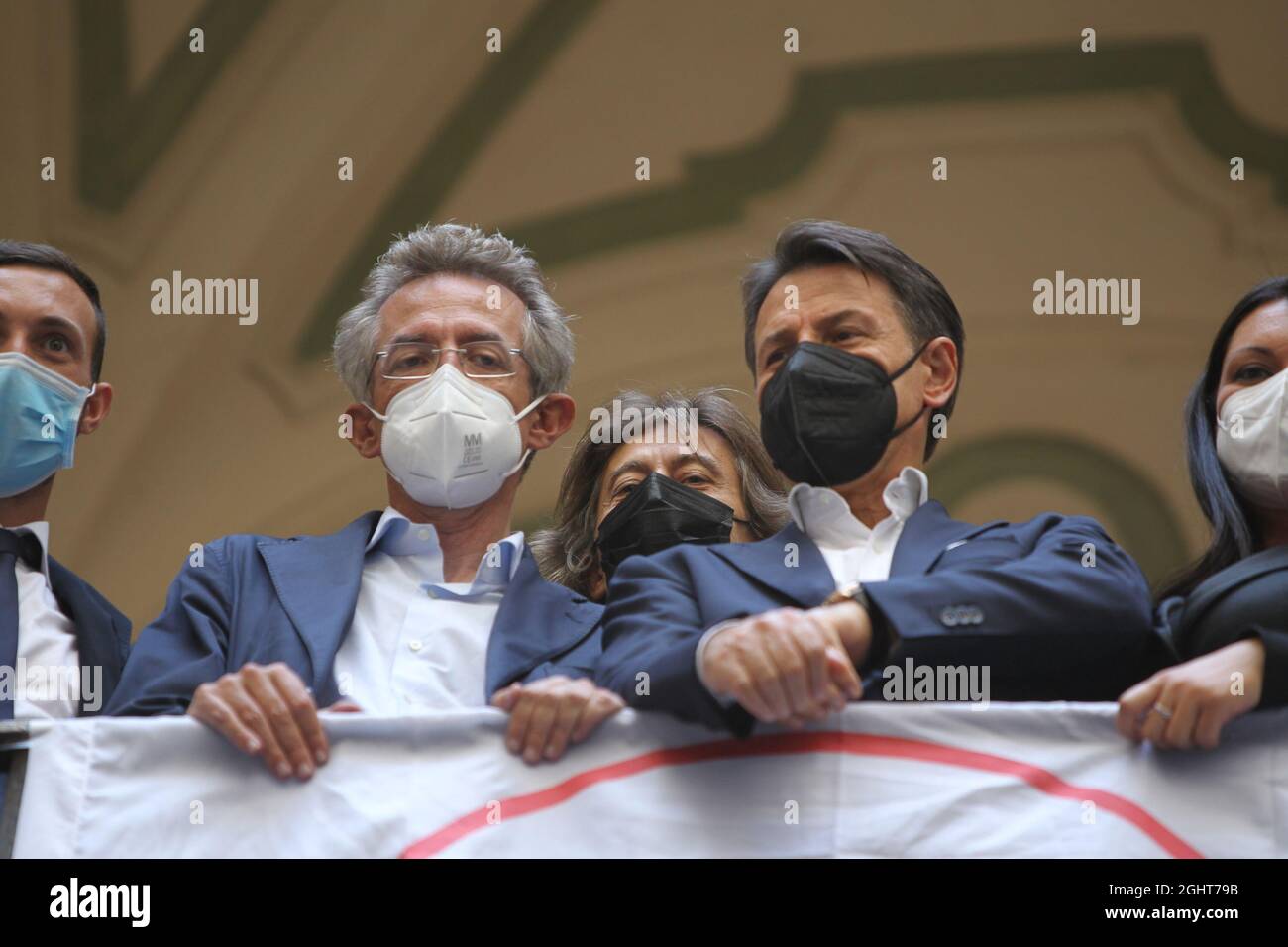 Neapel, Italien. September 2021. Wahltour von Giuseppe Conte in Neapel, Unterstützung von Gaetano Manfredi Kandidat für den Bürgermeister von Neapel bei den Verwaltungswahlen.in Bild in Reihenfolge L bis R: Gaetano Manfredi Kandidat für den Bürgermeister von Neapel und Giuseppe Conte, Präsident der M5S (Movimento Cinque Stelle) (Foto von Salvatore Esposito/Pacific Press/Sipa USA) Quelle: SIPA USA/Alamy Live News Stockfoto