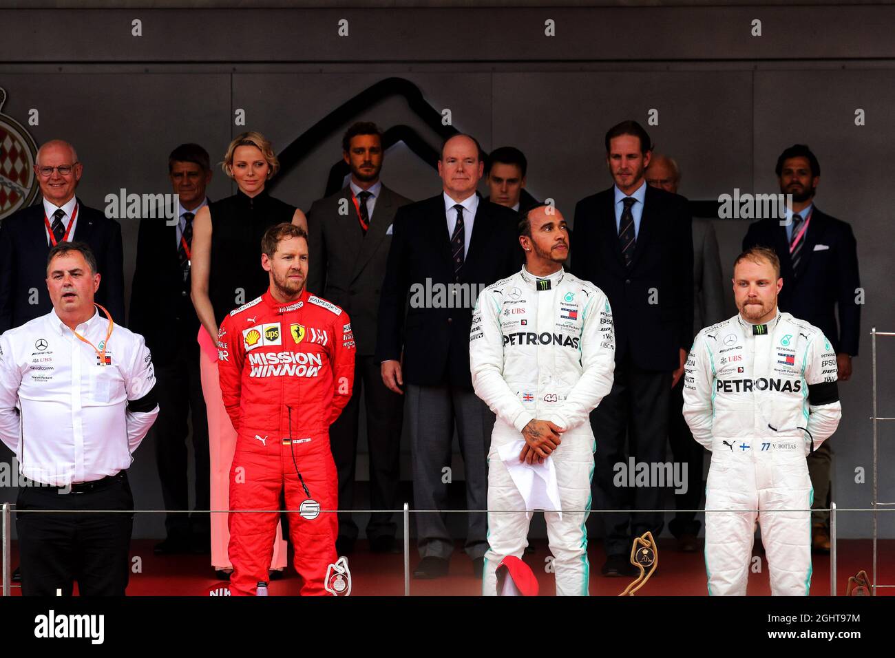 Das Podium (L bis R): Ron Meadows (GBR) Mercedes GP Team Manager; Sebastian Vettel (GER) Ferrari Zweiter; Lewis Hamilton (GBR) Mercedes AMG F1, Rennsieger; Valtteri Bottas (FIN) Mercedes AMG F1, Dritter. 26.05.2019. Formel-1-Weltmeisterschaft, Rd 6, Großer Preis Von Monaco, Monte Carlo, Monaco, Wettkampftag. Bildnachweis sollte lauten: XPB/Press Association Images. Stockfoto