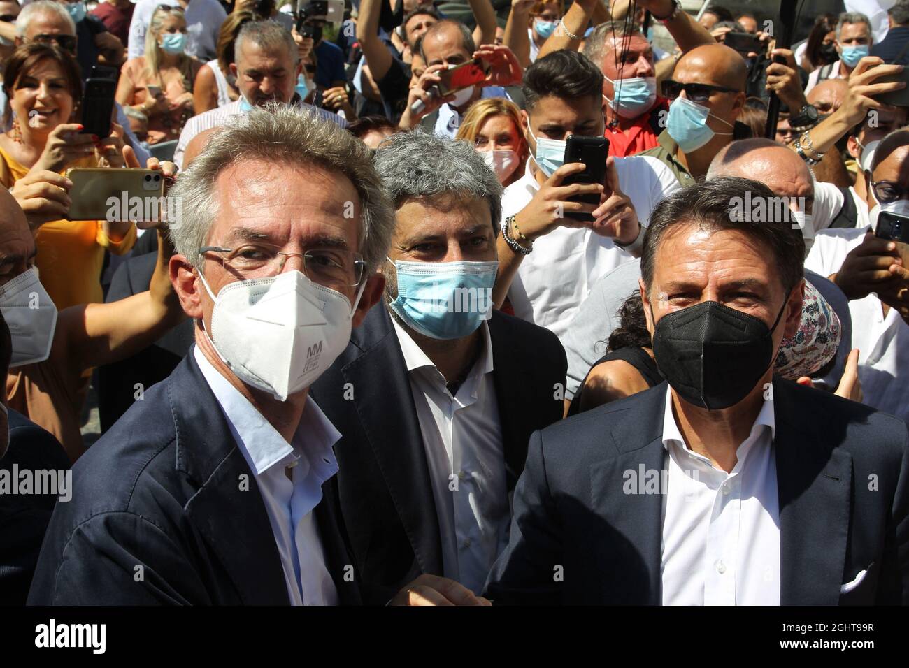 Neapel, Italien. September 2021. Wahltour von Giuseppe Conte in Neapel, Unterstützung von Gaetano Manfredi Kandidat für den Bürgermeister von Neapel bei den Verwaltungswahlen.in Bild in Reihenfolge L bis R: Gaetano Manfredi Kandidat für den Bürgermeister von Neapel und Giuseppe Conte, Präsident der M5S (Movimento Cinque Stelle) (Foto von Salvatore Esposito/Pacific Press/Sipa USA) Quelle: SIPA USA/Alamy Live News Stockfoto