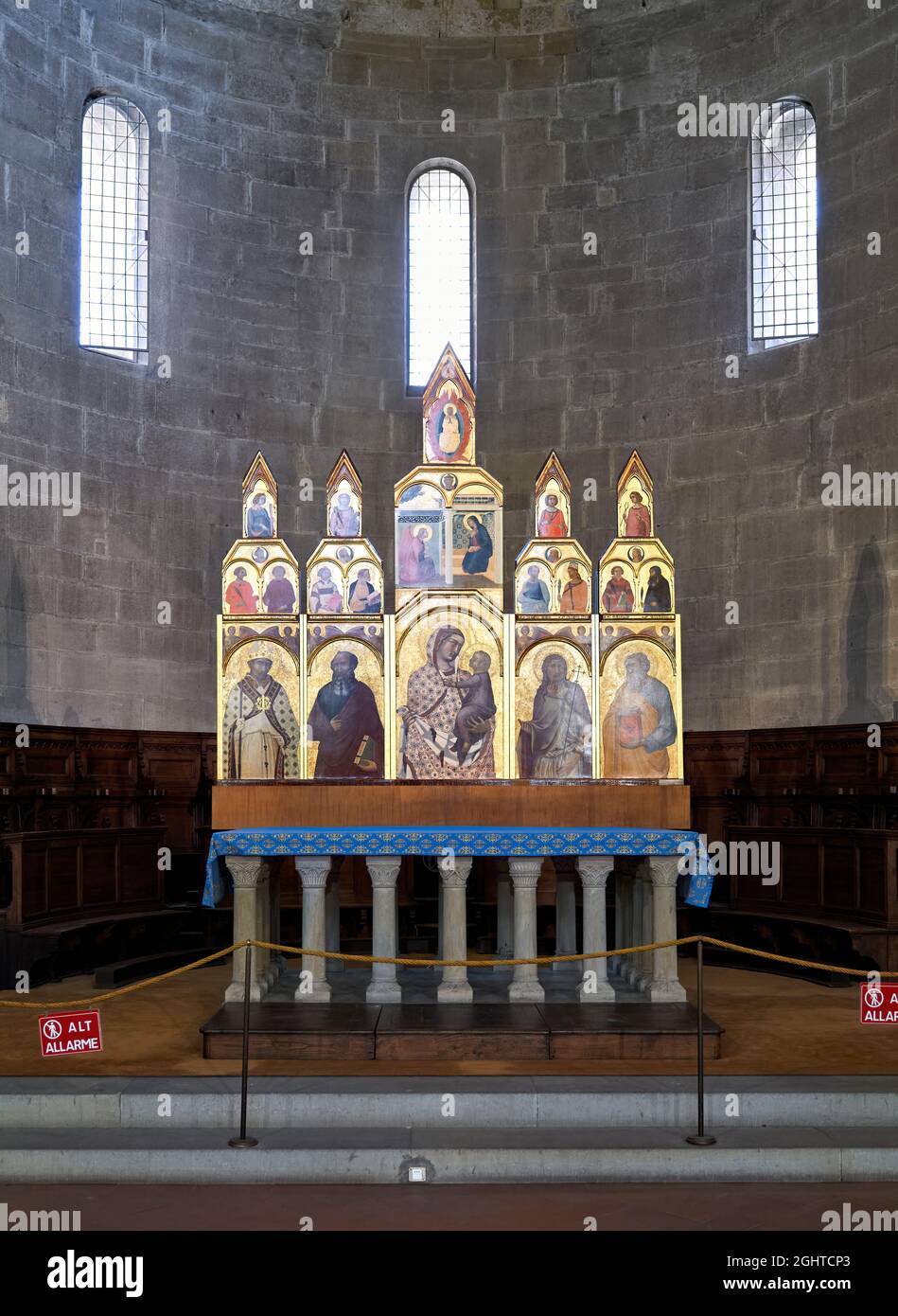 Arezzo Toskana Italien. Der Altar der Kirche Santa Maria della Pieve Stockfoto