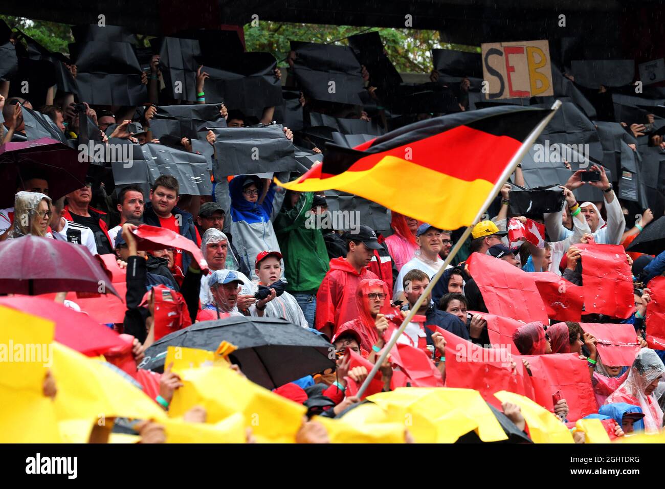 Fans in der Tribüne. 28.07.2019. Formel 1 Weltmeisterschaft, Rd 11, Großer Preis Von Deutschland, Hockenheim, Deutschland, Wettkampftag. Bildnachweis sollte lauten: XPB/Press Association Images. Stockfoto