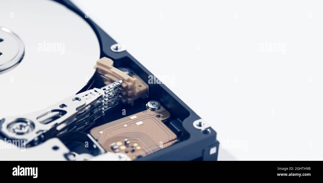 Öffnen Sie das Festplattenlaufwerk. Datenspeicherung der Computerhardware. Speicherplatz kopieren Stockfoto