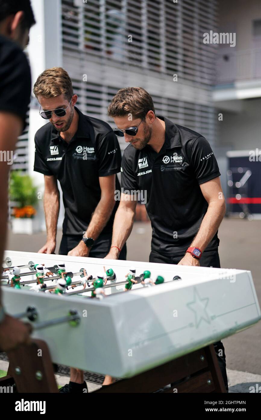 Romain Grosjean (FRA) Haas F1 Team spielt Tischfußball. 24.10.2019. Formel-1-Weltmeisterschaft, Rd 18, Großer Preis Von Mexiko, Mexiko-Stadt, Mexiko, Tag Der Vorbereitung. Bildnachweis sollte lauten: XPB/Press Association Images. Stockfoto