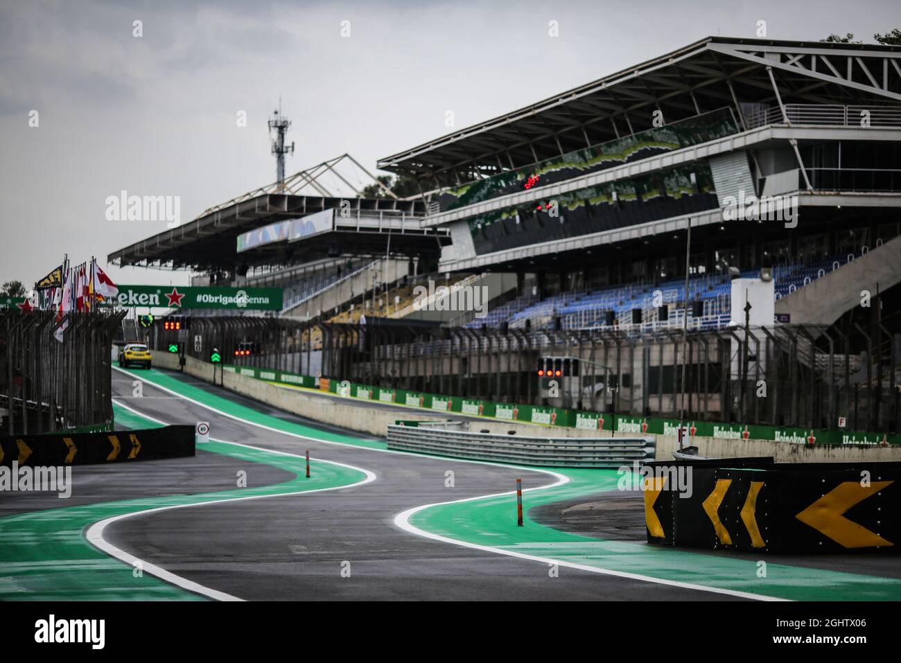 Atmosphäre auf der Rennstrecke - Eingang zur Boxengasse. 14.11.2019. Formel-1-Weltmeisterschaft, Rd 20, Großer Preis Von Brasilien, Sao Paulo, Brasilien, Tag Der Vorbereitung. Bildnachweis sollte lauten: XPB/Press Association Images. Stockfoto