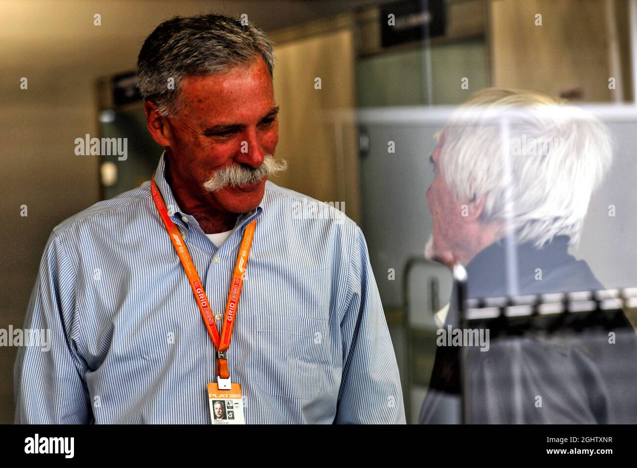 (L bis R): Chase Carey (USA), Vorsitzender der Formel-1-Gruppe, mit Bernie Ecclestone (GBR). 16.11.2019. Formel-1-Weltmeisterschaft, Rd 20, Großer Preis Von Brasilien, Sao Paulo, Brasilien, Qualifizierender Tag. Bildnachweis sollte lauten: XPB/Press Association Images. Stockfoto