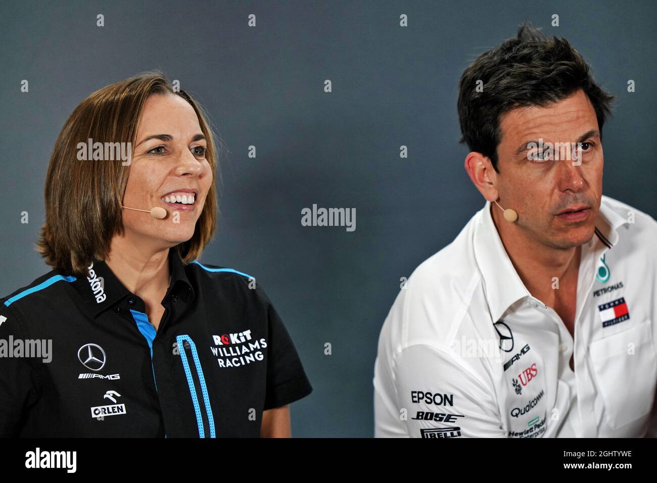 (L bis R): Claire Williams (GBR) Williams Racing Deputy Team Principal und Toto Wolff (GER) Mercedes AMG F1 Aktionär und Executive Director bei der FIA Pressekonferenz. 29.11.2019. Formel-1-Weltmeisterschaft, Rd 21, Abu Dhabi Grand Prix, Yas Marina Circuit, Abu Dhabi, Trainingstag. Bildnachweis sollte lauten: XPB/Press Association Images. Stockfoto