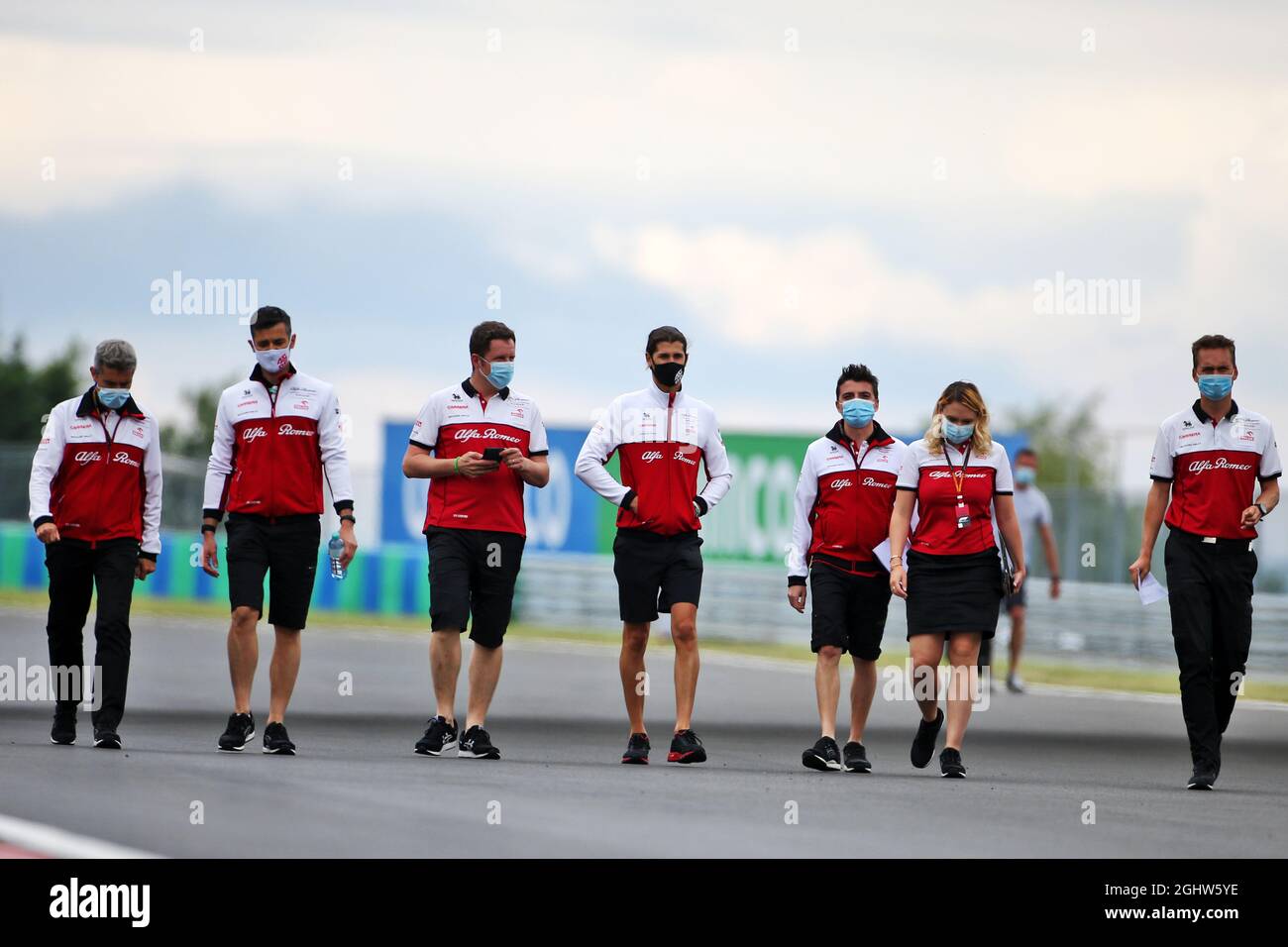 Antonio Giovinazzi (ITA) Alfa Romeo Racing geht mit dem Team auf die Rennstrecke. 16.07.2020. Formel 1 Weltmeisterschaft, Rd 3, Großer Preis Von Ungarn, Budapest, Ungarn, Tag Der Vorbereitung. Bildnachweis sollte lauten: XPB/Press Association Images. Stockfoto