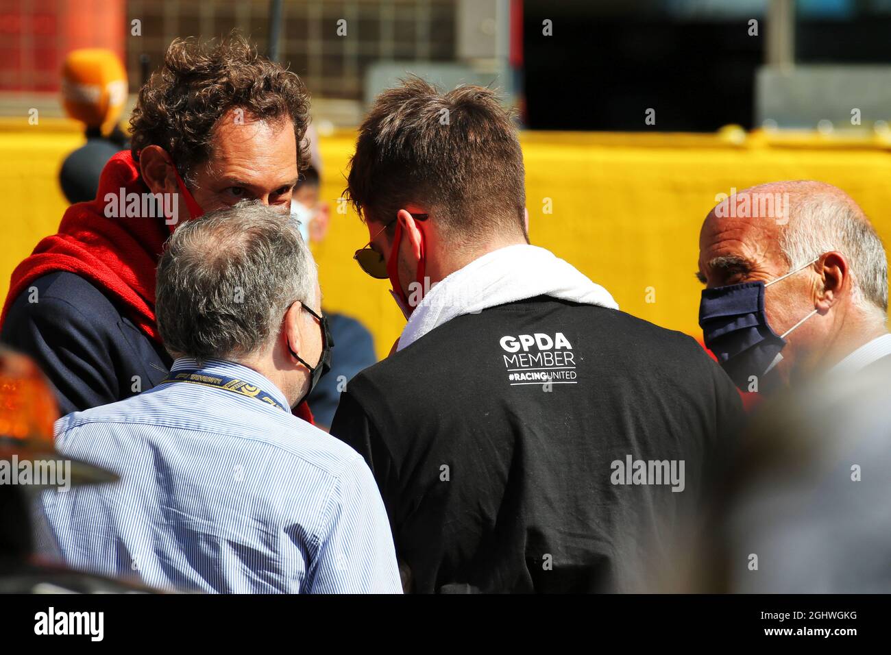 Charles Leclerc (MON) Ferrari mit Jean Todt (FRA) FIA President, John Elkann (ITA) FIAT Chrysler Automobiles Chairman und Dr. Angelo Sticki Damiani (ITA) Aci CSAI President am Start. 13.09.2020. Formel 1 Weltmeisterschaft, Rd 9, Großer Preis Der Toskana, Mugello, Italien, Wettkampftag. Bildnachweis sollte lauten: XPB/Press Association Images. Stockfoto