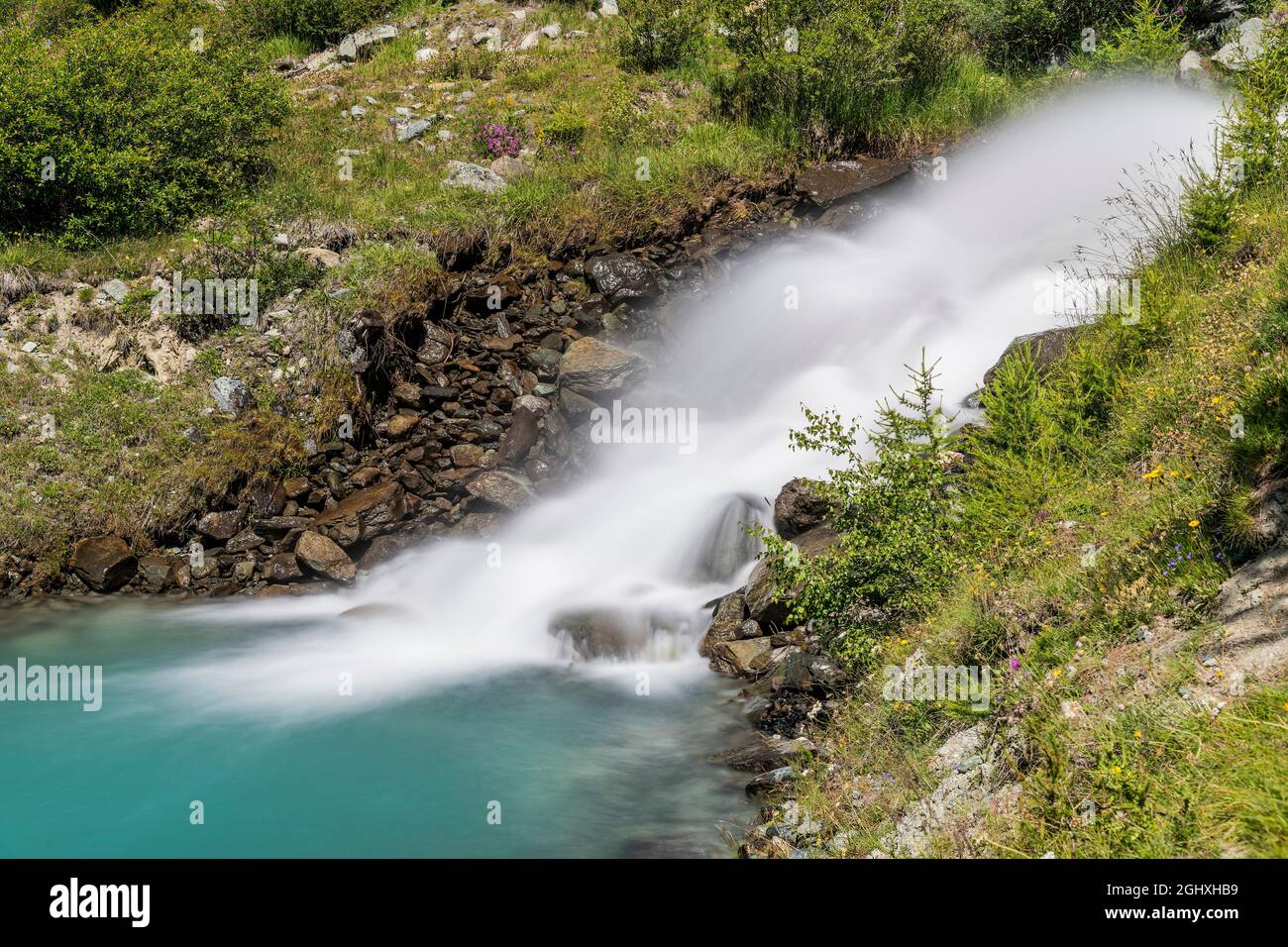 Malerischer Bergwasserfall, Zermatt, Wallis, Schweiz Stockfoto