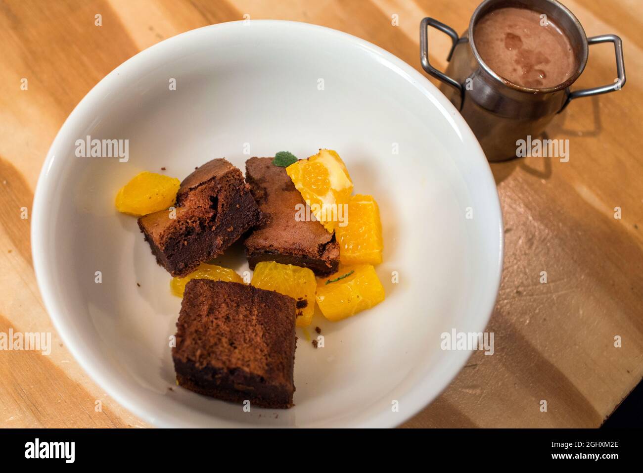 Igualada, Spanien, Februar 2019. Dessert wurde im Restaurant Somiatruites in Igualada, Spanien, abgetrennt. Stockfoto