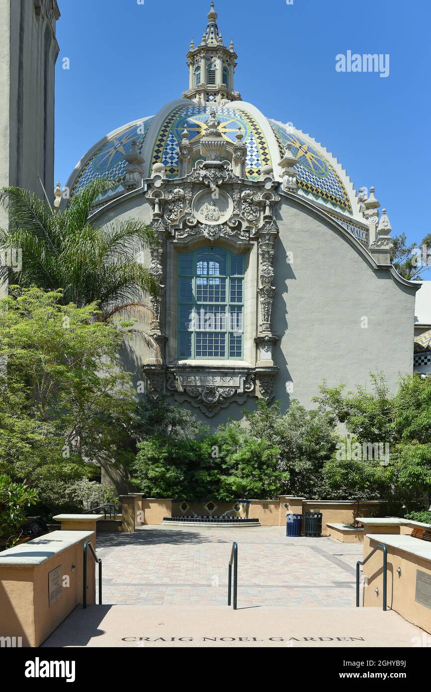 SAN DIEGO, KALIFORNIEN - 25. AUG 2021: Craig Noel Garden mit dem Museum of US Dome im Balboa Park Stockfoto