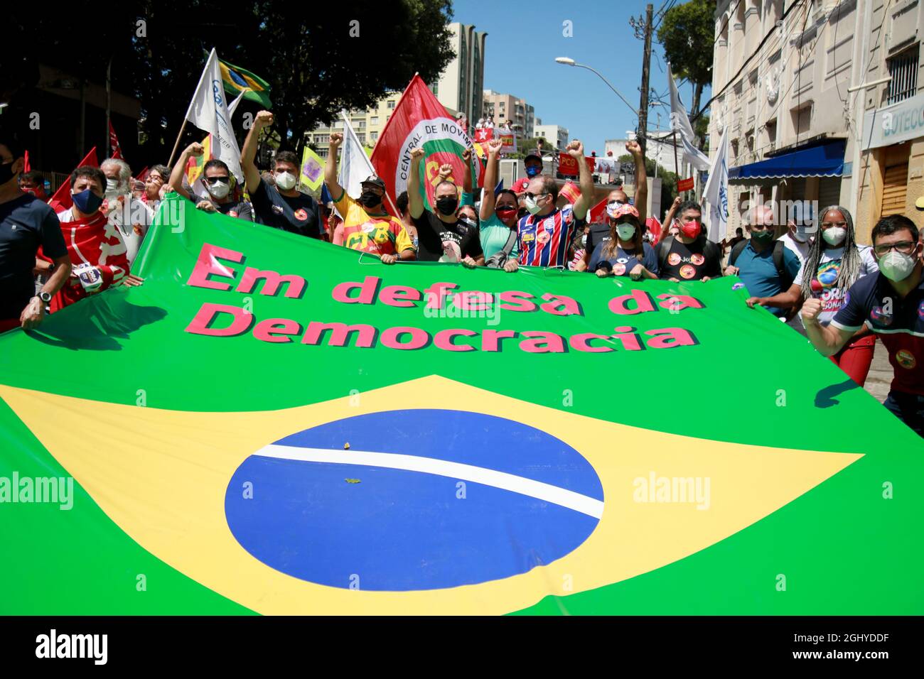 auto awesome Traduzir do: Inglês 1722 / 5000 resultados de tradução salvador, bahia, brasilien - 7. september 2021: Der Protestler trägt die brasilianische Flagge du Stockfoto