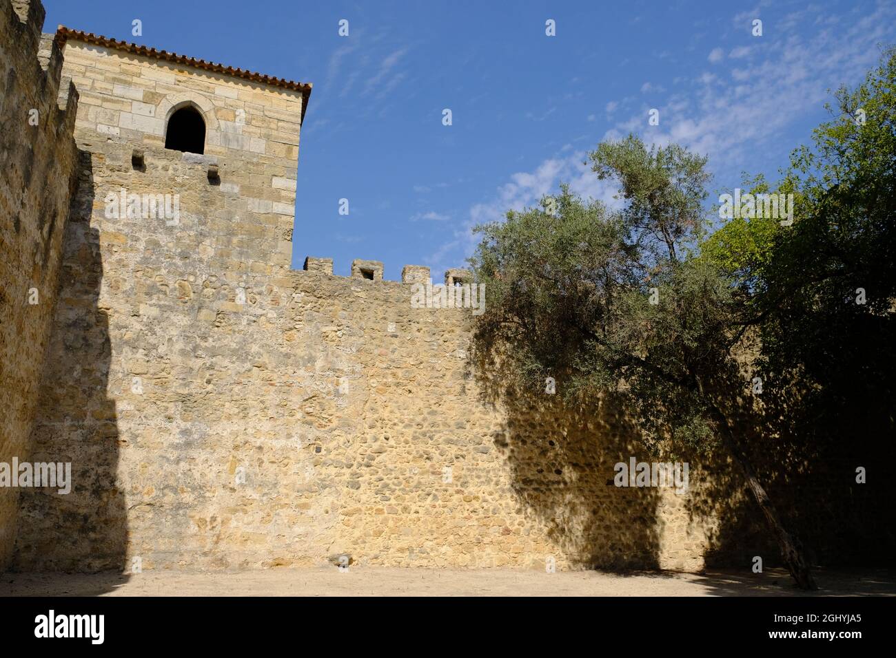 Portugal Lissabon - Burg Sao Jorge - Castelo de S. Jorge Fassade im Innenhof Stockfoto