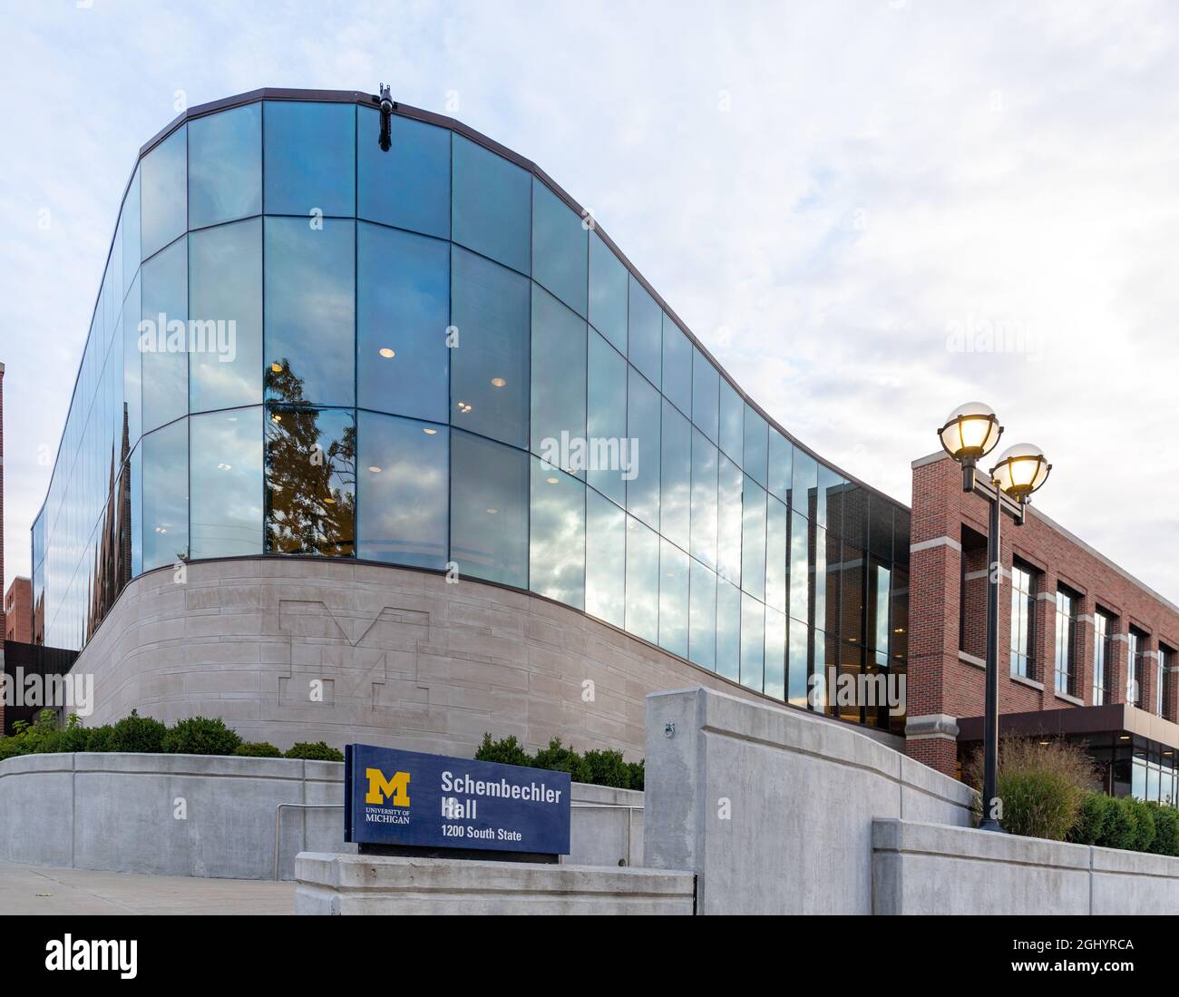 Ann Arbor, MI - 4. September 2021: Schembechler Hall auf dem Campus der University of Michigan Stockfoto