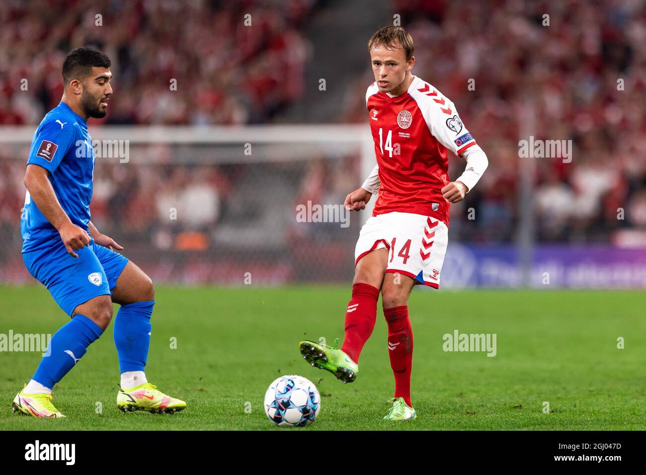 Kopenhagen, Dänemark. September 2021. Mikkel Damsgaard (14) aus Dänemark, gesehen während der UEFA-WM-Qualifikation zwischen Dänemark und Israel im Park in Kopenhagen. (Foto: Gonzales Photo/Alamy Live News Stockfoto