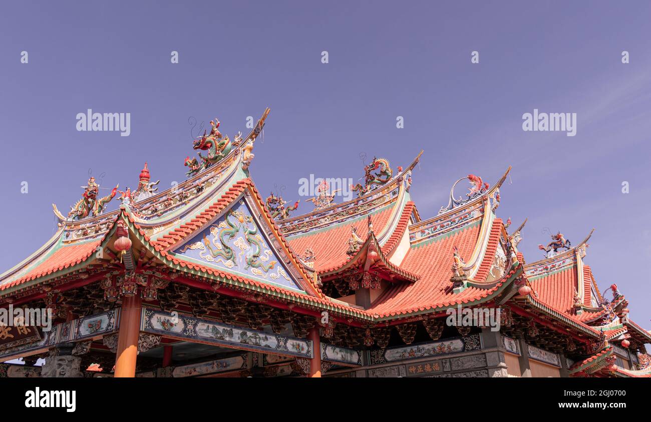 Dekoration auf dem Dach im chinesischen Tempel Stockfoto