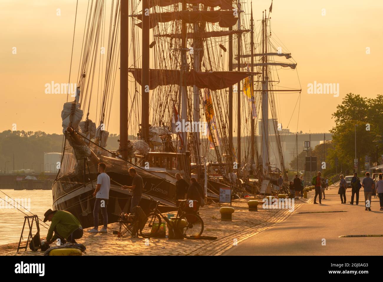 Abendlicht im Spätsommer am Tiessenkai promade in Kiel, Kreis Holtenau, Kieler Förde, Ostsee, Schleswig-Holstein, Norddeutschland, Europa Stockfoto