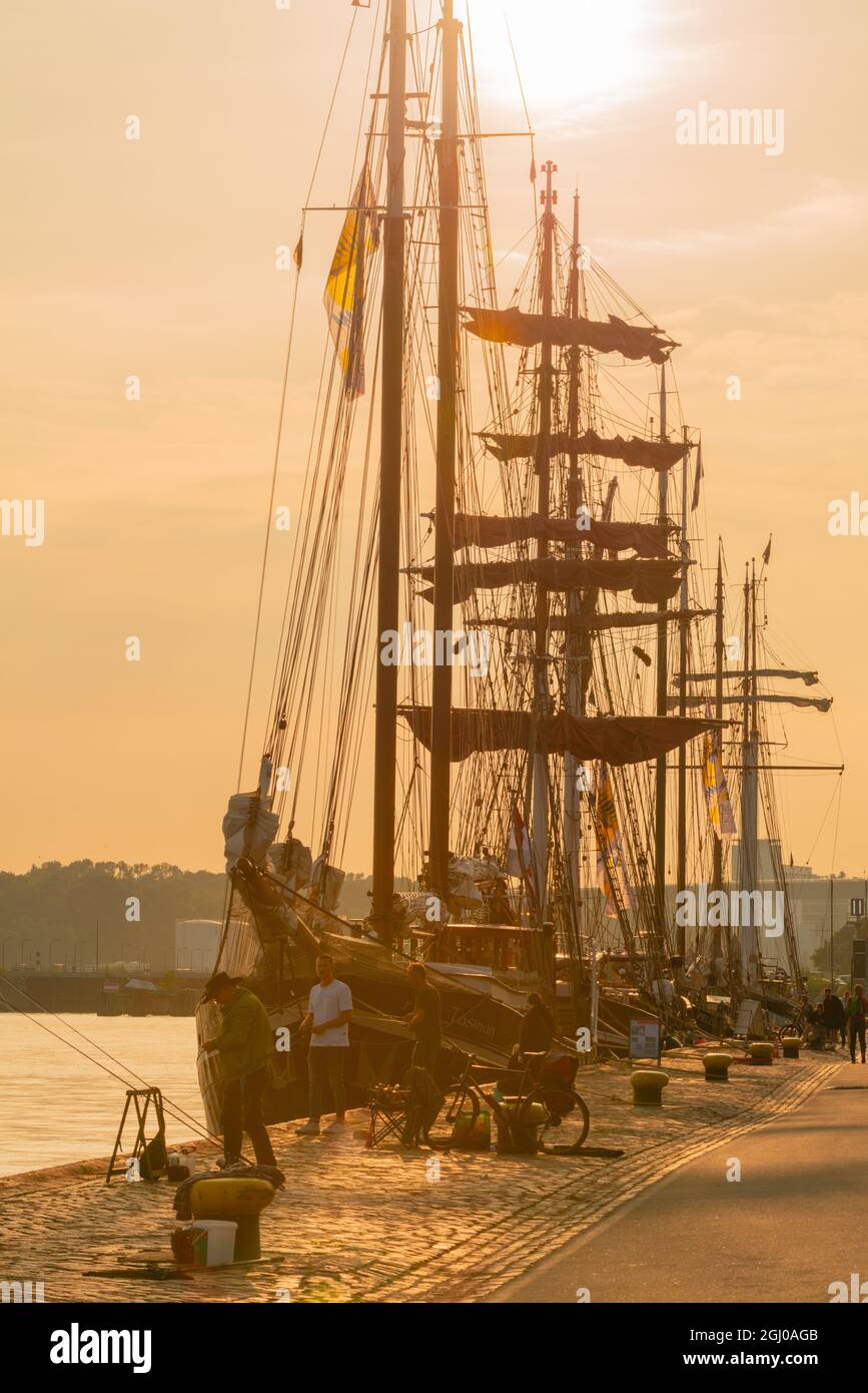 Abendlicht im Spätsommer am Tiessenkai promade in Kiel, Kreis Holtenau, Kieler Förde, Ostsee, Schleswig-Holstein, Norddeutschland, Europa Stockfoto