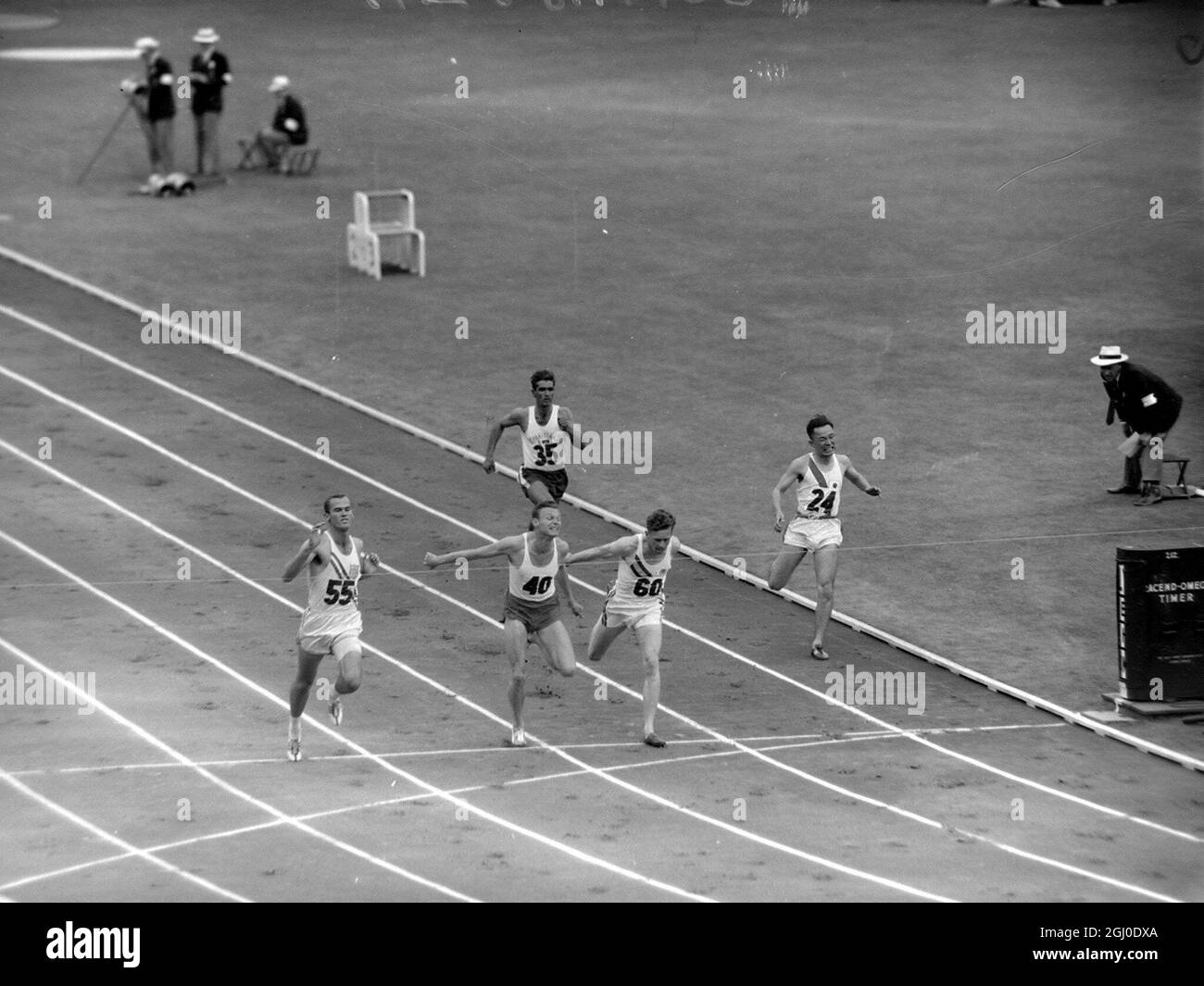 Olympische Spiele in Melbourne 1956 Bobby Morrow (USA) Nr. 55 gewann seine Hitze in der ersten Runde der 200-m-Läufe. 2. War E. Schmidt (Polen) 26. November 1956 Stockfoto