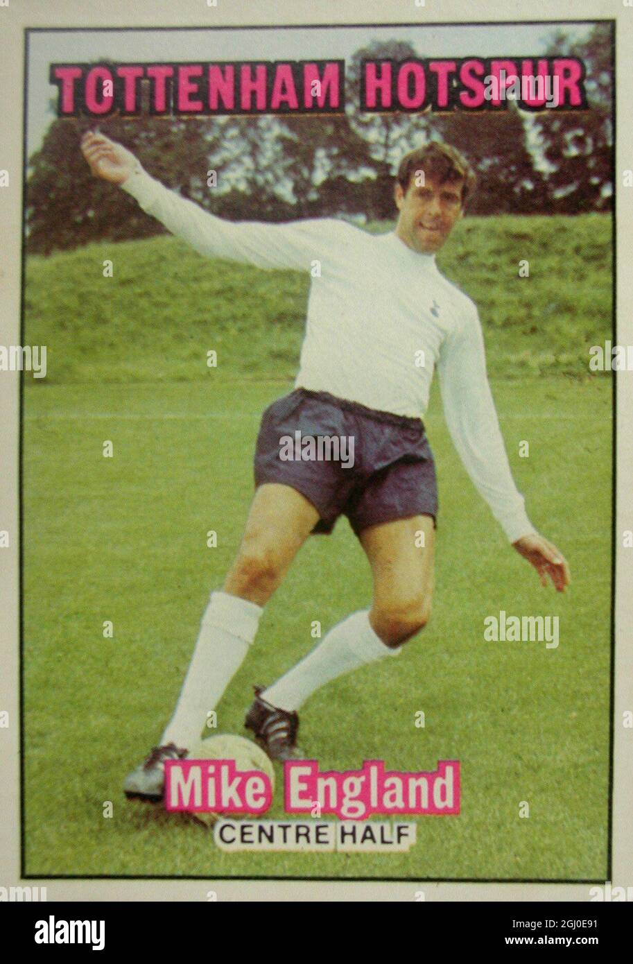 Mike England - Tottenham Hotspur England gilt als die beste Mittelhälfte in der Football League und kostete Tottenham £95,000, als es nach Blackburn Rovers verlegt wurde. Ein sehr vielseitiger Spieler, der in der Luft dominiert, ordentlich Fußball auf dem Boden, kann er auch in der Mitte nach vorne spielen, wenn nötig. Stockfoto