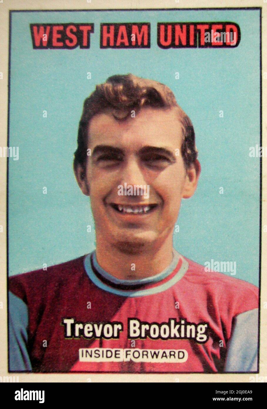 Trevor Brooking - West Ham vereint einen eleganten Mittelstürmer, kehrte Brooking in der vergangenen Saison mit großem Erfolg in eine Mittelfeldrolle zurück, nachdem er ursprünglich als Stürmer in die Seite von West Ham eingeführt worden war. Schnell, hat er die Fähigkeit, mehrere Männer zu schlagen, und ist ein großer Gewinn bei der Festlegung von Zielen für den Rest der Vorwärtslinie. Stockfoto