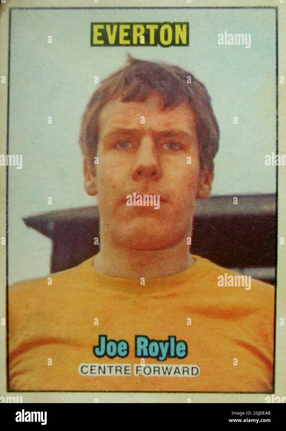 Joe Royle - Everton gut in der Berechnung für eine England-Spot in naher Zukunft, Royle, der bereits sechs Mal auf unter 23 Ebene gedeckelt wurde, explodierte in der Everton-Seite während der Saison 1968-69, als er mit 29 Cup-und League-Tore beendet. Seine enormen Fähigkeiten in der Luft sind im Ligafußball fast unübertroffen, und volle internationale Anerkennung scheint ihm bald sicher zu sein. Stockfoto