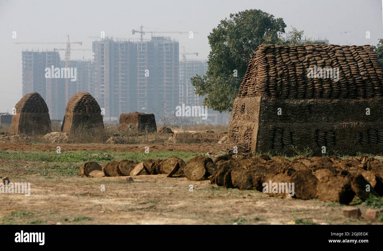 Ein Blick auf eine Baustelle einer Wohnwohnung im Großraum Noida Delhi NCR, Indien. Stockfoto