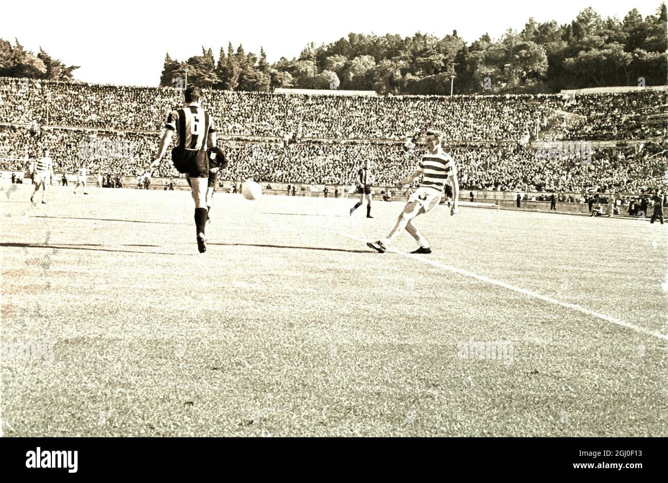 1967 European Cup Final Celtic gegen Inter Mailand Tommy Gemmell in Aktion für Celtic. Mai 1967. Stockfoto