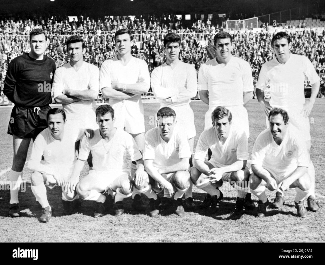 Real Madrid Football Team steht von links nach rechts: Antonio Betancourt; Calpe; De Roipe; Sanchis; Pirri; Und Feliz Ruiz. In der ersten Reihe links nach rechts sind: Veloso; Amancio; Grosso; Velazquez und Gento (Kapitän) 10. Juli 1967. Stockfoto