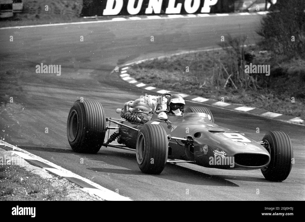 Brands Hatch: Pedro Rodriguez aus Mexiko im Einsatz beim Daoily Mail Race of Champions heute in seinem BRM. Zweiter. 17. März 1968 Stockfoto