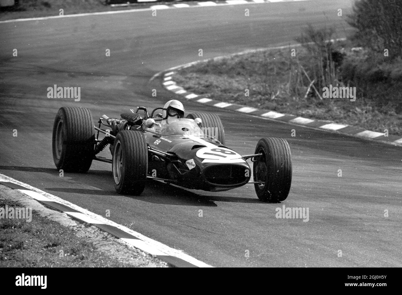 Brands Hatch: Pedro Rodriguez aus Mexiko im Einsatz beim Daoily Mail Race of Champions heute in seinem BRM. Zweiter. 17. März 1968 Stockfoto