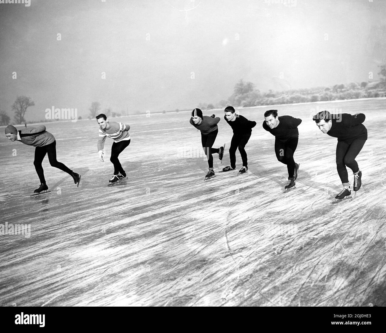 National Skating Association's Professional Speed Skating Championships of Great Britain, in Swavesey, in der Nähe von Cambridge, England. L-R: A. Whittle (Poole) der Gewinner; J. Simpson (London); G.T. Ward (Gorefield, Wisbech); L.F. Smith (Whittlesea, Peterborough); N. Young (Wisbech); P.T. Doppeltag (Outwall, Wisbech). 16. Januar 1959 Stockfoto