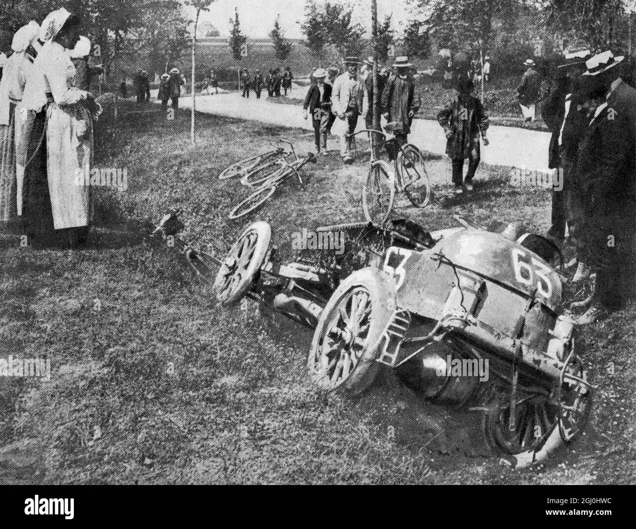Das Auto von Marcel Renault stürzt in einen Graben. 1903 Stockfoto