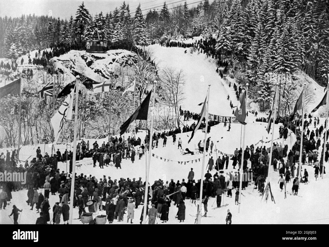 Kurve in der Abfahrt am zweiten Tag der IV. Olympischen Winterspiele 1936. ©TopFoto Stockfoto