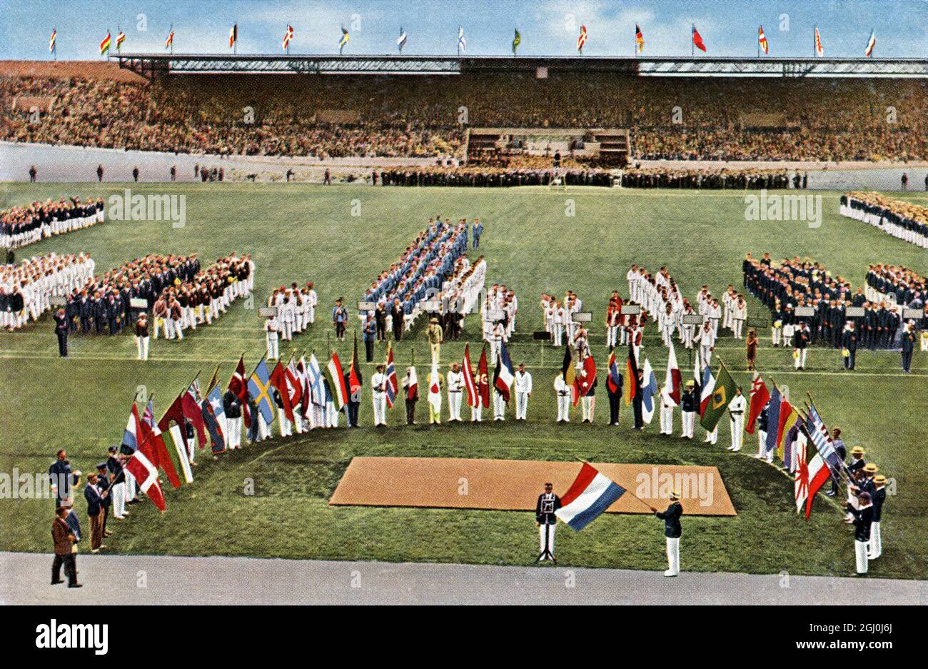 Amsterdam 1928 - der niederländische Fußballnationalspieler, Verteidiger Harry Denis, legt mit der Flagge seines Landes den olympischen Eid vor Veteranen aller Nationen ab. ©TopFoto *** Ortsüberschrift *** Stockfoto