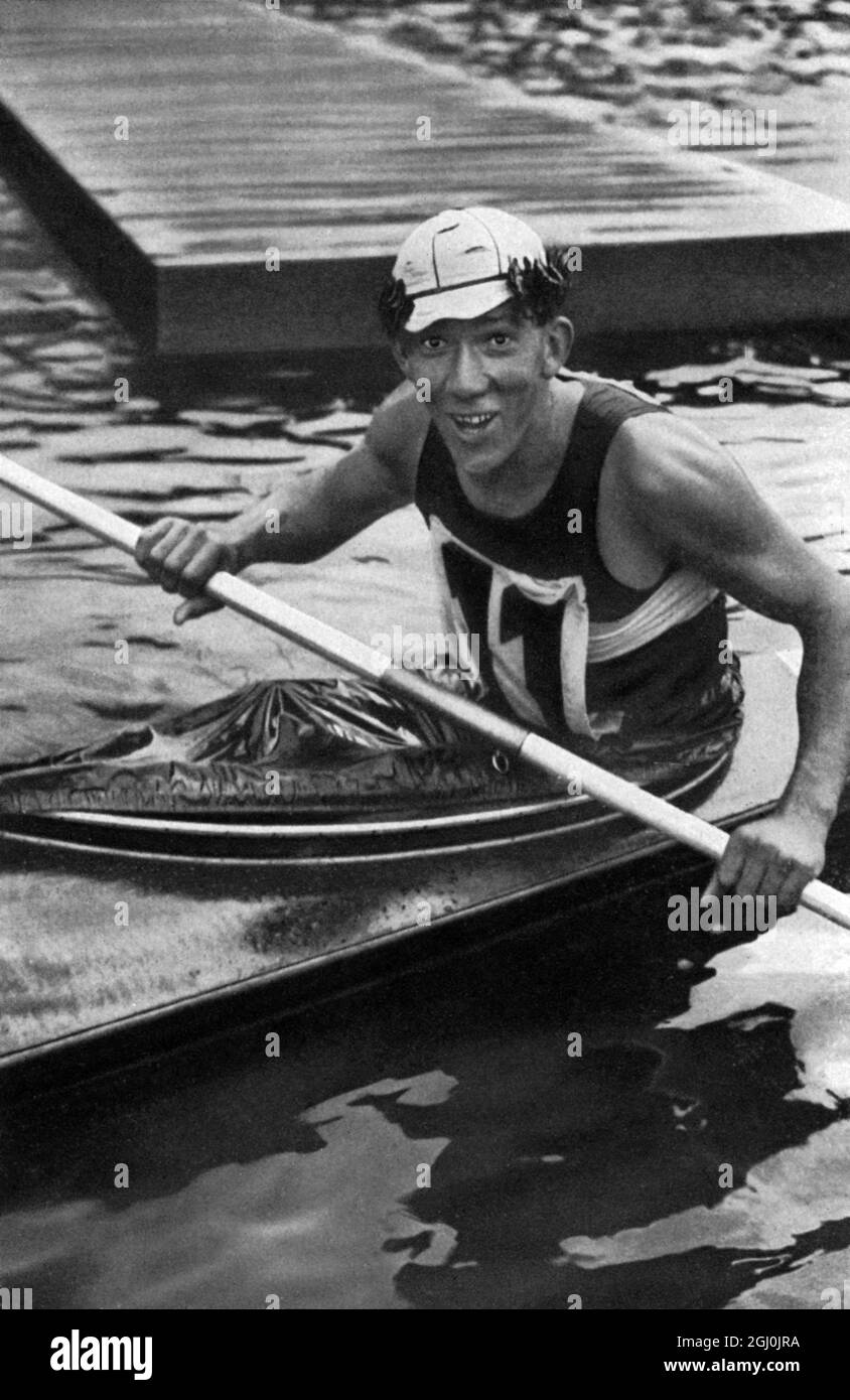 Olympische Spiele 1936, Berlin - Gregor Hradetzki aus Österreich gewann zwei Goldmedaillen und ist heute der beste Kanuner der Welt. (Gregor Hradetzki aus Osterreich gewann 2 Goldmedaillen und gilt nun mit gutem Recht als der beste Kanufahrer der Welt.) ©TopFoto Stockfoto