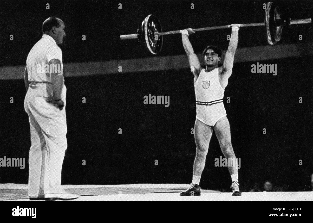 Olympia 1936, Berlin - der Olympiasieger im Feder-Federgewicht, Anthony Terlazzo aus den USA, hob insgesamt 312.5 kg. (Der Olympiasieger im Federgewicht, Anthony Terlazzo-USA, stemmte insgesamt 312,5 kg.) ©TopFoto Stockfoto